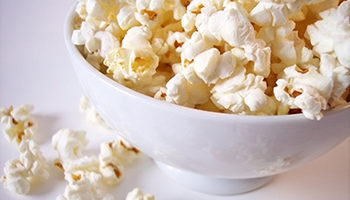 Popcorn in white bowl