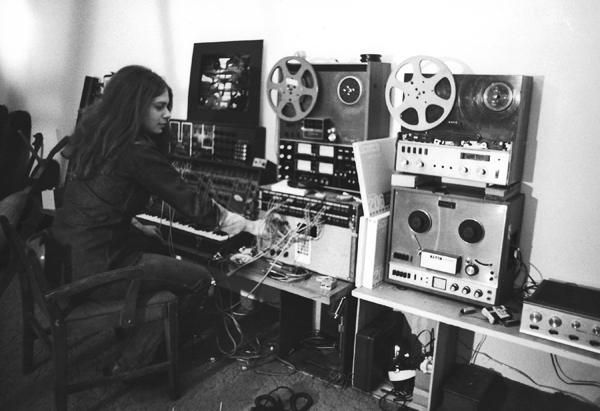 Spiegel with reel-to-reels and synthesizers