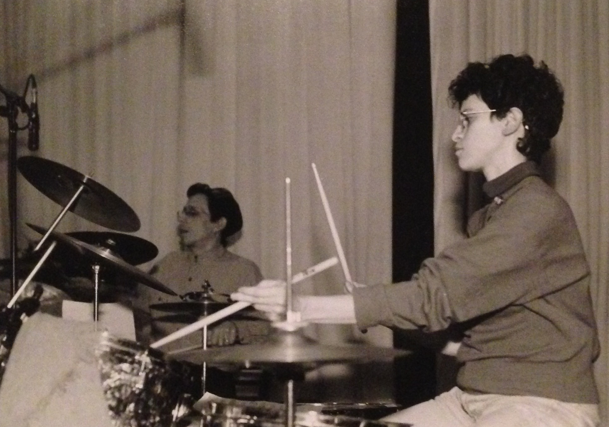 Eve Sicular playing drums with David Licht. (Photo by Albert J. Winn)