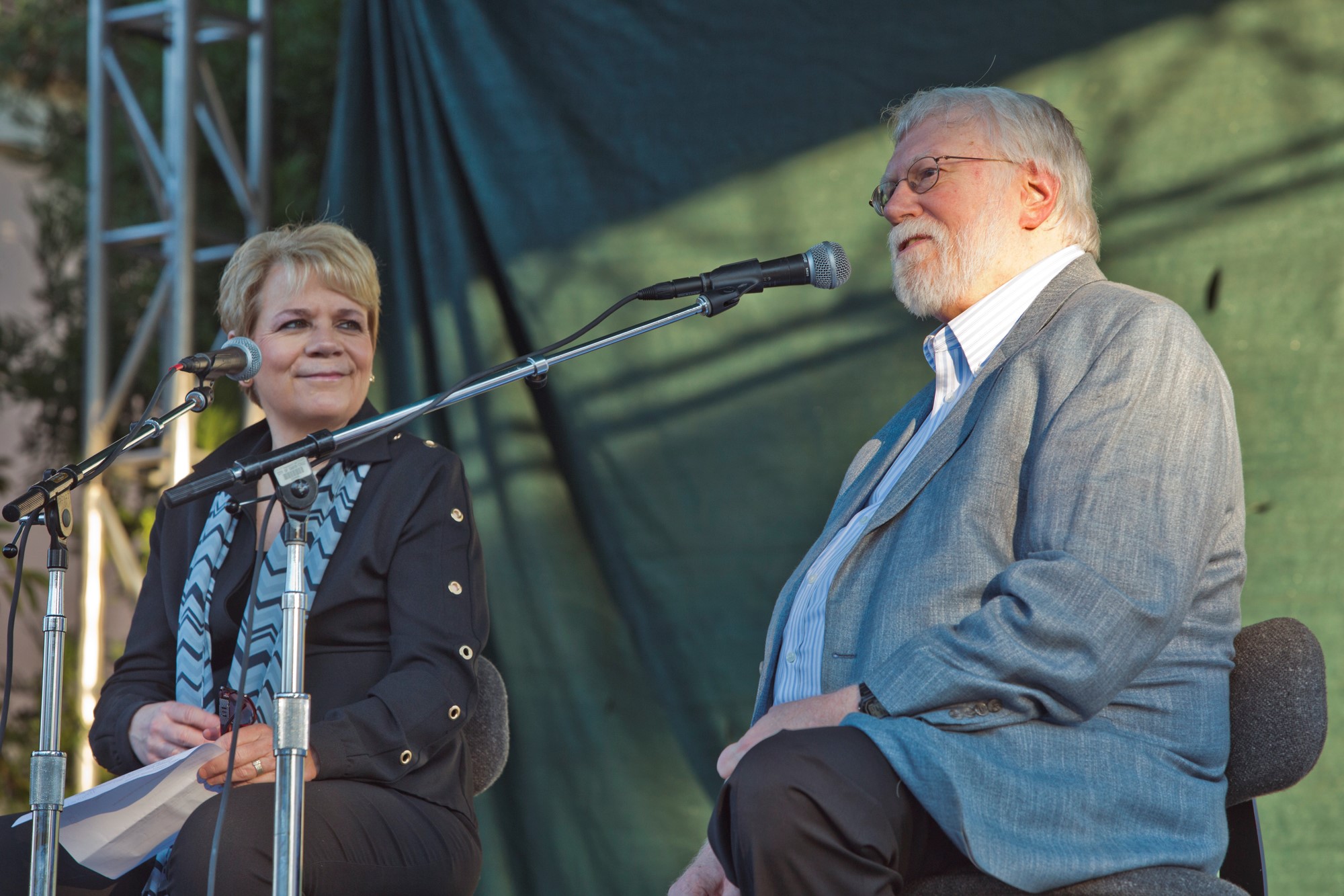 Marin Alsop and Christopher Rouse during an outside pre-concert talk at the Cabrillo Music Festival