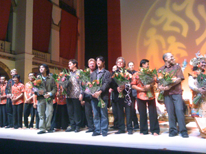 Composers (including Matius Shan Boone, Gordon Dic Lun Fung, Iwan Genawan and Evan Ziporyn) and performers taking bows after the Gamelan event